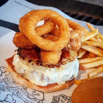 Capi’s - This one is called "la novia" with extra pineapple - Burgers Near Me - Mérida, YUC
