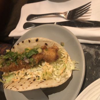 Earls Kitchen + Bar - Fish taco - Cocktail Bars Near Me - Honolulu, Hawaii