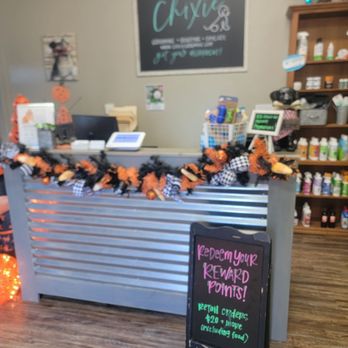 Chixie - Their entry area is cute and inviting. - Pet Groomers Near Me - Spring, Texas