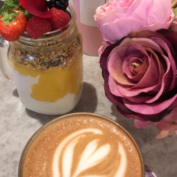 Élan Cafe - Cafes Near Me - London, XGL