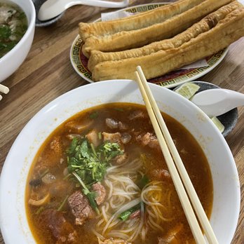 Le Petit Cafe - Kathew Ko Kho - Cambodian Near Me - Lowell, Massachusetts
