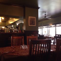 Dusty Hill Vineyard - Beautiful timber throughout this lovely tavern