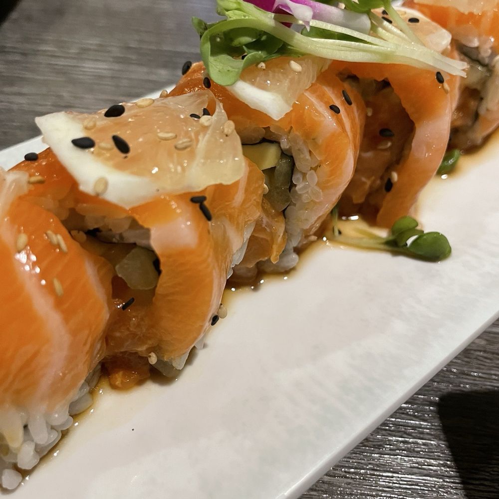 Doko Sushi - Special Salmon roll - Sushi Bars Near Me - Los Angeles, California Doko Sushi - Special Salmon roll - Sushi Bars Near Me - Los Angeles, California