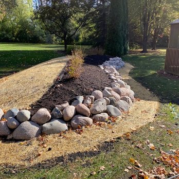Hidrogo Landscaping - Berm- end view - Landscaping Near Me - Grayslake, Illinois