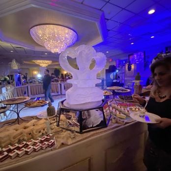 Villa Barone Hilltop Manor - Viennese hour with ice sculpture of your choice - Caterers Near Me - Mahopac, New York