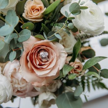 Bella Bloom Florals - Bridal bouquet with wedding rings - Florists Near Me - Sherwood, Oregon