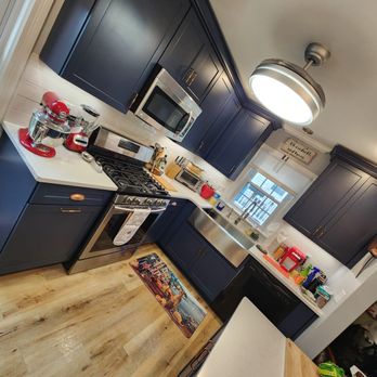 Marthas All Star Cleaners - Sparkling clean kitchen in Roanoke, VA --
spotless countertops, degreased stovetop,
polished appliances and organized surfaces. - Home Cleaning Near Me - Roanoke, Virginia Marthas All Star Cleaners - Sparkling clean kitchen in Roanoke, VA --
spotless countertops, degreased stovetop,
polished appliances and organized surfaces. - Home Cleaning Near Me - Roanoke, Virginia