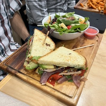 Dannys Corner Kitchen - Burgers Near Me - Tarzana, California Dannys Corner Kitchen - Burgers Near Me - Tarzana, California