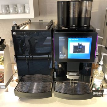 Admirals Club - Amazing coffee machine - Airport Lounges Near Me - Houston, Texas