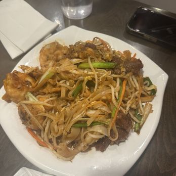 Mr Chen's - Jackson - Combo Pad Thai - chicken, shrimp and beef - Chinese Near Me - Jackson, Mississippi