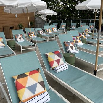 Solé Miami, A Noble House Resort - Limited chairs. Old and filthy - Hotels Near Me - Sunny Isles Beach, Florida