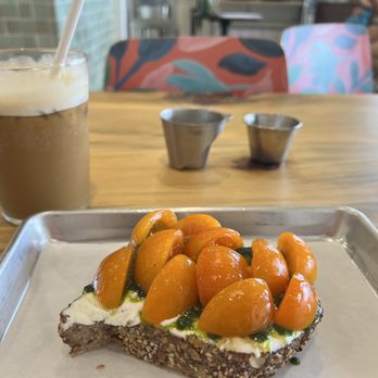 Collab Cafe - Breakfast & Brunch Near Me - Kapaa, Hawaii