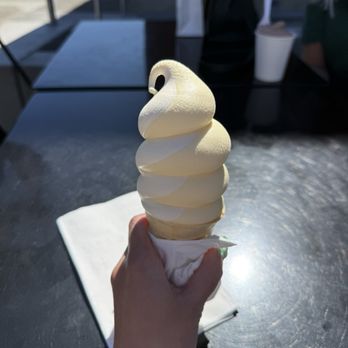 Meadowlark Dairy - Livermore - Vanilla + Pineapple - Ice Cream & Frozen Yogurt Near Me - Livermore, California