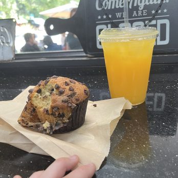 Wild Oak Cafe - OJ and chocolate chip muffin - Cafes Near Me - Glendale, California