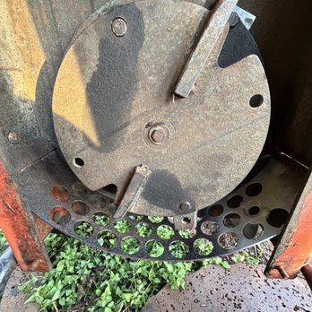 Kat's General Repairs - Bottom chipper screen cracked in half and they welded and reinforced it. - Metal Fabricators Near Me - Honolulu, Hawaii Kat's General Repairs - Bottom chipper screen cracked in half and they welded and reinforced it. - Metal Fabricators Near Me - Honolulu, Hawaii
