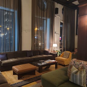 Holston House - Lobby - Hotels Near Me - Nashville, Tennessee Holston House - Lobby - Hotels Near Me - Nashville, Tennessee