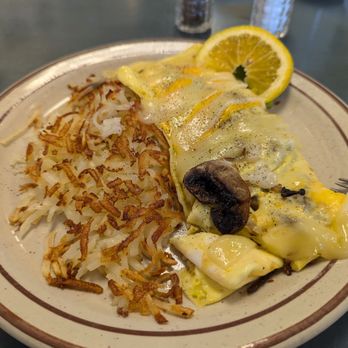 Mandy’s Cafe & Deli - Mushroom, onion and cheese omelette - Breakfast & Brunch Near Me - Tomah, Wisconsin