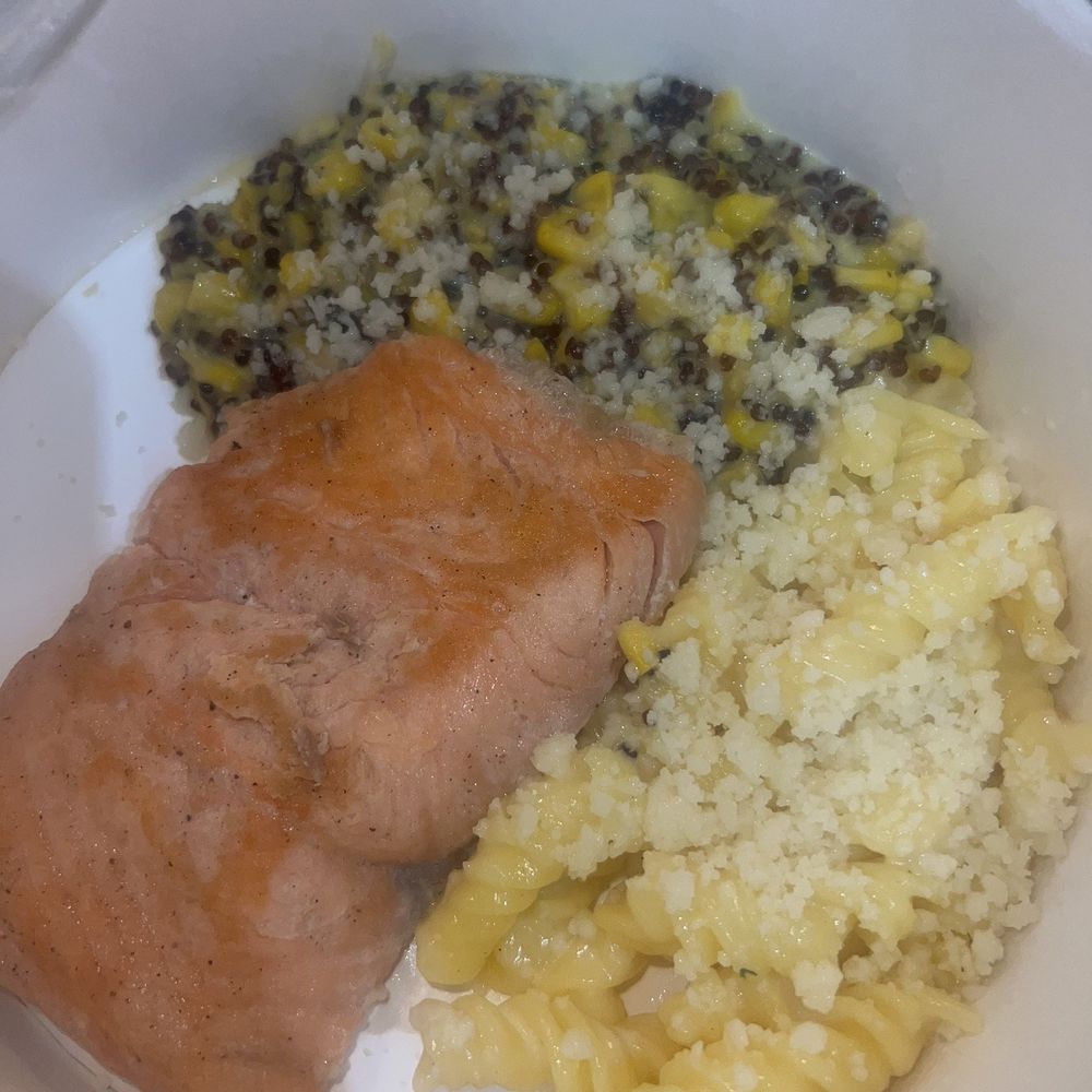 Kids Salmon with Sweet Corn & Quinoa and Mac and Cheese Kids Salmon with Sweet Corn & Quinoa and Mac and Cheese