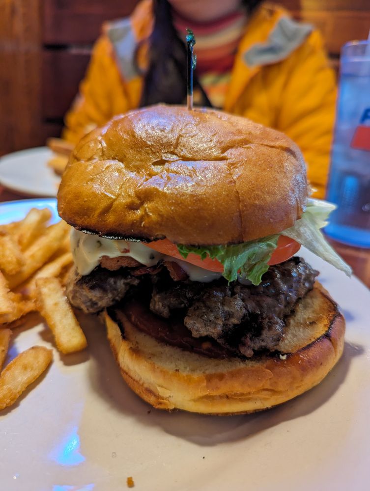 Small Town Saloon Logo