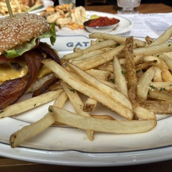 GATSBY - Smashburger with bacon - Cocktail Bars Near Me - Washington, DC, District of Columbia GATSBY - Smashburger with bacon - Cocktail Bars Near Me - Washington, DC, District of Columbia