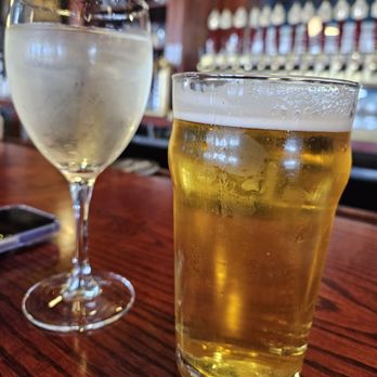 Elliott Bay Brewing - Burien - Pinot grigio and pilsner - Pubs Near Me - Burien, Washington Elliott Bay Brewing - Burien - Pinot grigio and pilsner - Pubs Near Me - Burien, Washington