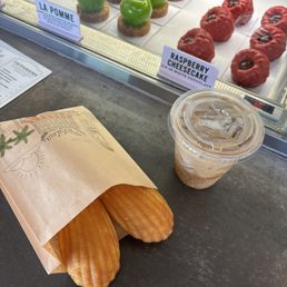 Madeleine & Vanilla ice'd Iced latte