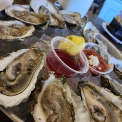 Fuller's Raw Bar - a dozen oysters