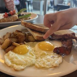 Sunny Side Up Eggs & Bacon w/ Potatoes & Toast Sunny Side Up Eggs & Bacon w/ Potatoes & Toast