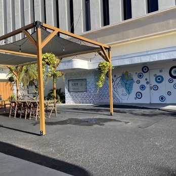 Kefi Streetside Cafe - outdoor seating area - Coffee & Tea Near Me - Bradenton, Florida