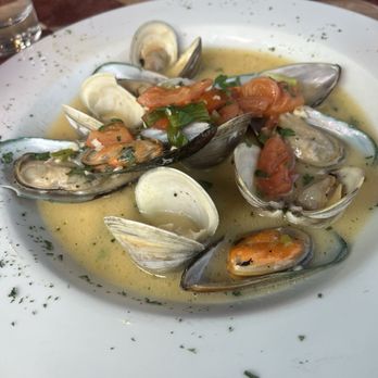 Abalonetti Bar and Grill - Italian Near Me - Monterey, California