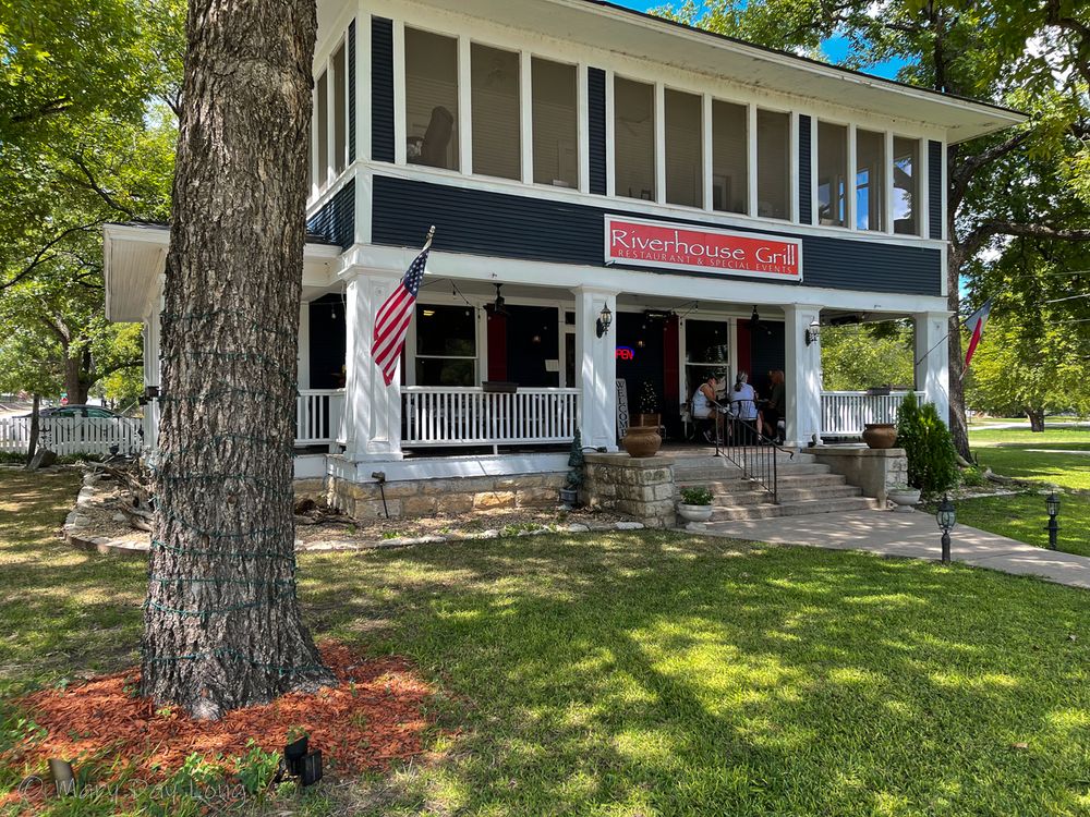 Riverhouse Grill Logo
