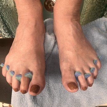 Gold Star Nails - Collagen Pedi by Snow - Day Spas Near Me - Rockwall, Texas