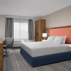Hampton Inn & Suites Denver-Cherry Creek - Guest room