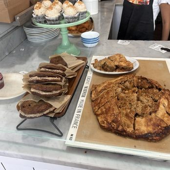 Summer Kitchen +bakeshop - Huge ores style cookie and pie - New American Near Me - Berkeley, California