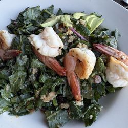 Kale quinoa salad with shrimp