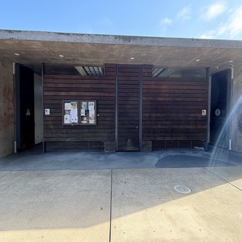 Doyle Hollis Park - Restrooms directly off big kid play area - Parks Near Me - Emeryville, California