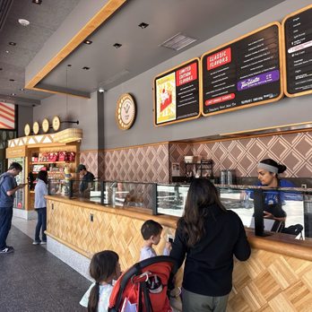 Salt & Straw - Inside the icecream place - Desserts Near Me - San Jose, California Salt & Straw - Inside the icecream place - Desserts Near Me - San Jose, California
