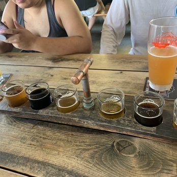 Honolulu Beerworks - Flight session - Brewpubs Near Me - Honolulu, Hawaii Honolulu Beerworks - Flight session - Brewpubs Near Me - Honolulu, Hawaii
