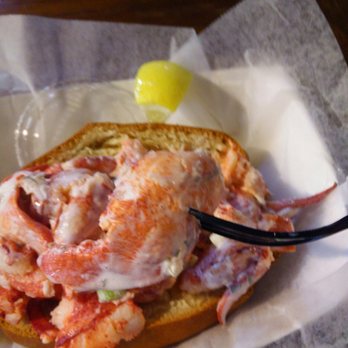 DJ's Clam Shack - Look at the size of the claw meat - Seafood Near Me - Key West, Florida