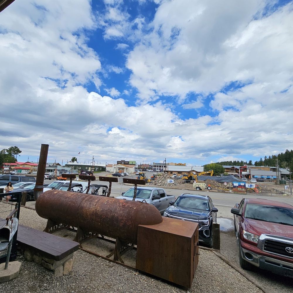Mad Jack's Mountaintop Barbecue - Beautiful Weather - Barbeque Near Me - Cloudcroft, New Mexico