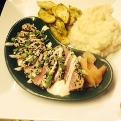 Ahi tuna w/ mash potatoes an vegetables