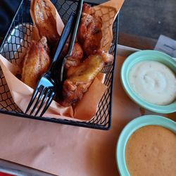 Hightide Burrito & Bar - Smoked wings were delicious!