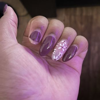 Y2K Nails - middle finger crooked and they didn't fix it. same on both hands - Nail Salons Near Me - Davis, California