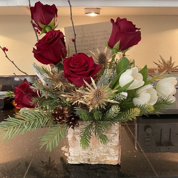 Bougie Twigs & Blooms - Christmas - Floral Designers Near Me