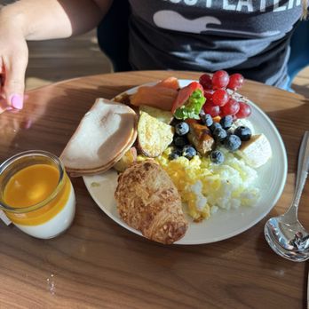 JW Marriott Austin - Breakfast in the executive lounge - Hotels Near Me - Austin, Texas