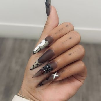 Glow Me & Nails - Kaws nails Halloween Stiletto  XL - Nail Salons Near Me - Chino, California