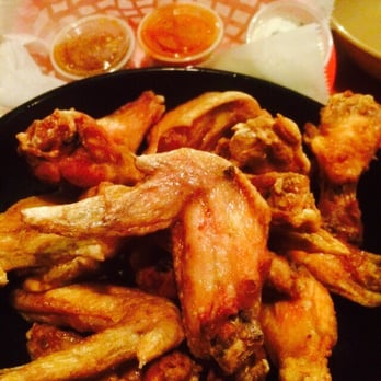 Uncle Al's - 20 wings with medium sauce, honey garlic & ranch - American Near Me - Davie, Florida Uncle Al's - 20 wings with medium sauce, honey garlic & ranch - American Near Me - Davie, Florida