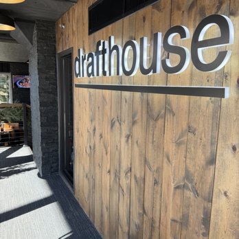 drafthouse - Gastropubs Near Me - Janesville, Wisconsin