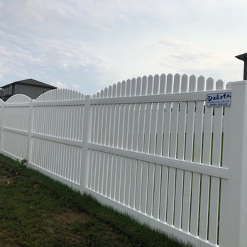 Dakota Fence & Deck - 6' Over Scalloped PVC with 3" pickets 1" spacing - Fences & Gates Near Me - Papillion, Nebraska Dakota Fence & Deck - 6' Over Scalloped PVC with 3" pickets 1" spacing - Fences & Gates Near Me - Papillion, Nebraska