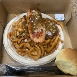 Bill Gray's Chili - Garbage plate with dinner roll.